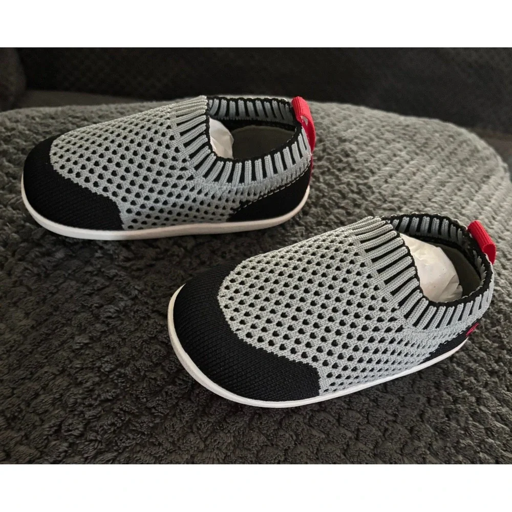 See Kai Run Baby Knit INF Sneakers Gray Black Slip On Shoes SML126U161 Size 5.5